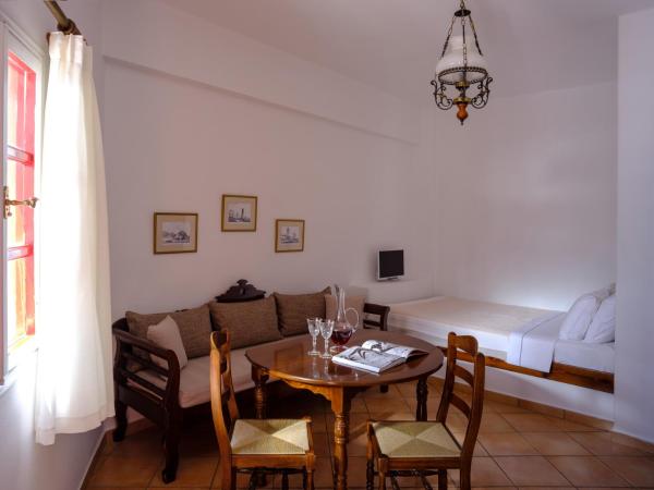 Nikos Villas : photo 5 de la chambre appartement - vue sur piscine 