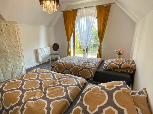 Hostel Wilanów : photo 6 de la chambre chambre double ou lits jumeaux avec balcon