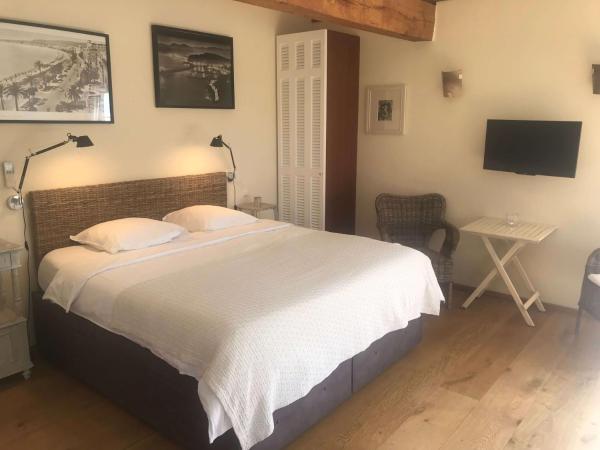 Villa La Begude - Boutique Luxury B&B : photo 1 de la chambre chambre double supérieure 3 - vue sur piscine - 33 m²