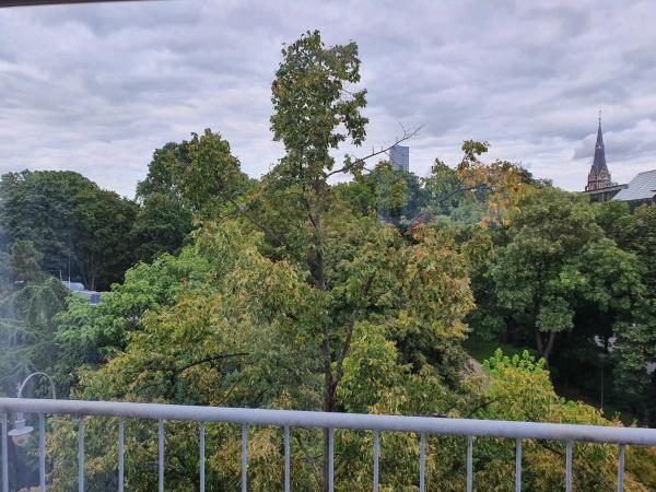 CityPark Aparthotel : photo 1 de la chambre chambre lit queen-size avec balcon