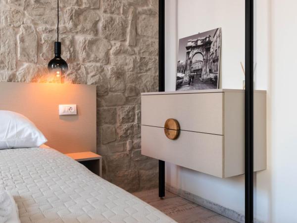 L&B City Center Studios Apartments : photo 1 de la chambre studio