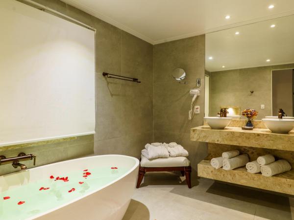 Greco Hotel : photo 5 de la chambre suite loft avec baignoire