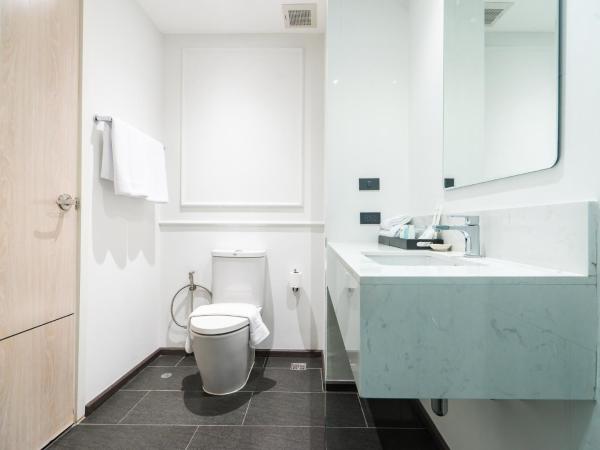 One Patio Hotel Pattaya - SHA Extra Plus : photo 1 de la chambre chambre double de luxe - vue sur piscine