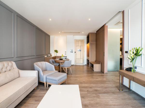 One Patio Hotel Pattaya - SHA Extra Plus : photo 7 de la chambre suite 1 chambre avec vue sur la piscine