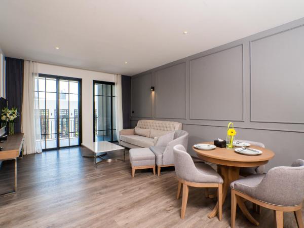 One Patio Hotel Pattaya - SHA Extra Plus : photo 9 de la chambre suite 1 chambre avec vue sur la piscine