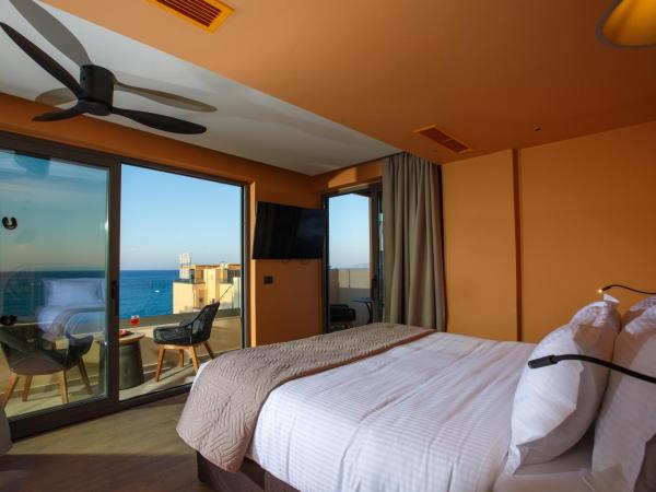 Palmera Beach Hotel & Spa - Adults Only : photo 1 de la chambre suite supérieure deluxe avec jacuzzi - vue sur mer