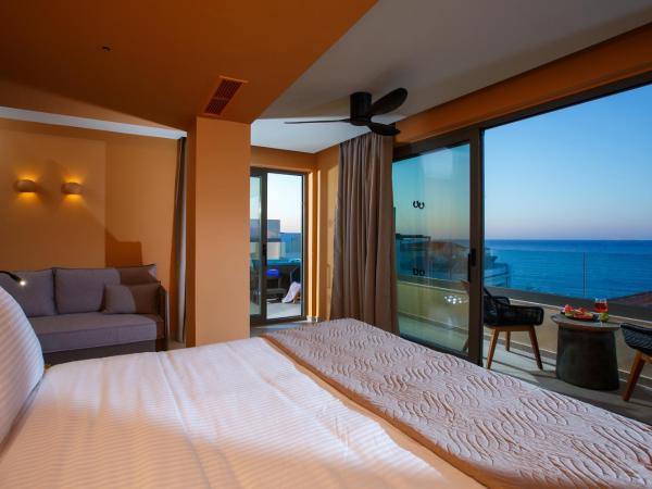 Palmera Beach Hotel & Spa - Adults Only : photo 2 de la chambre suite supérieure deluxe avec jacuzzi - vue sur mer