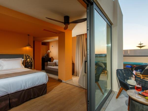 Palmera Beach Hotel & Spa - Adults Only : photo 7 de la chambre suite supérieure deluxe avec jacuzzi - vue sur mer