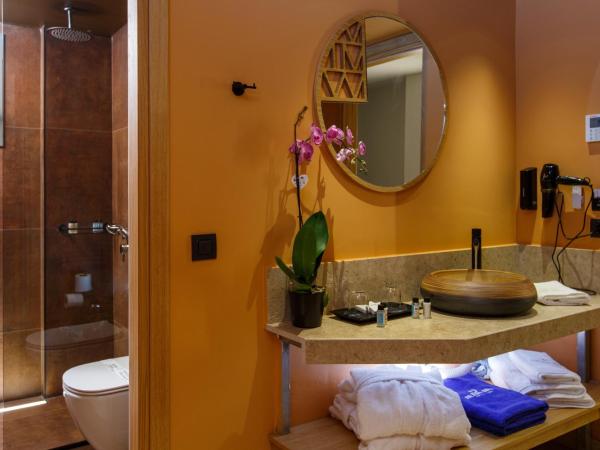 Palmera Beach Hotel & Spa - Adults Only : photo 10 de la chambre suite supérieure deluxe avec jacuzzi - vue sur mer