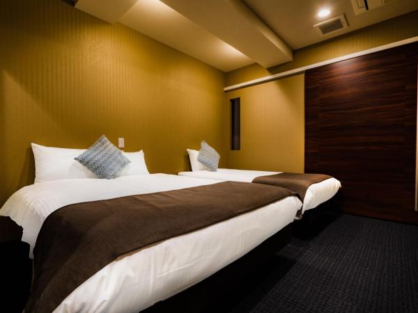 Randor Residence Susukino Suites : photo 6 de la chambre suite lit king-size avec baignoire spa