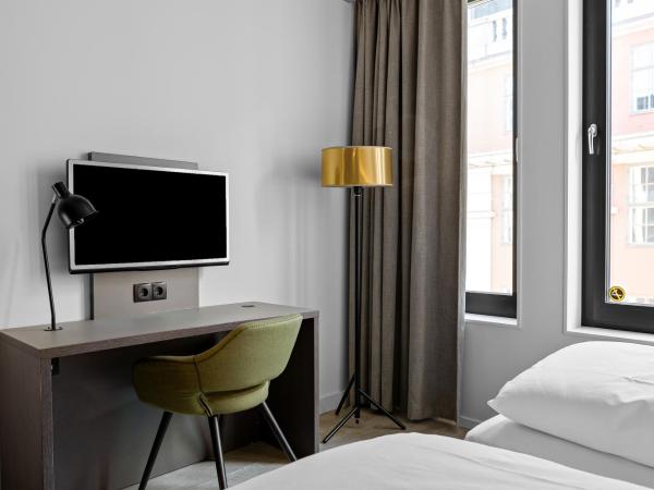 Comfort Hotel Xpress Central Station : photo 8 de la chambre chambre lits jumeaux avec lit d’appoint - 301