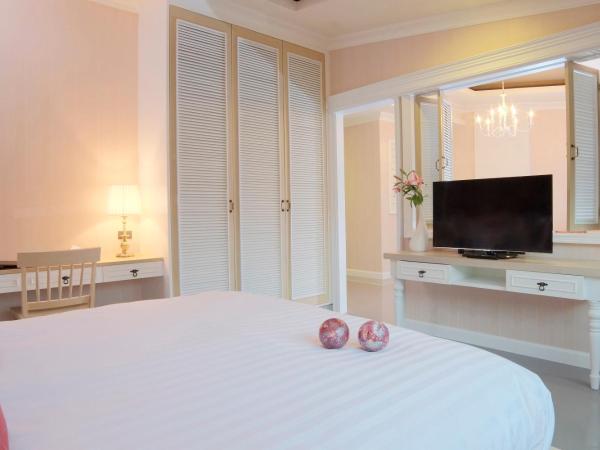 The Raya Surawong Bangkok : photo 4 de la chambre suite