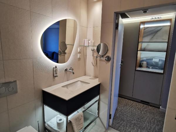 Hotel Zhong Hua : photo 3 de la chambre chambre double deluxe avec balcon - vue sur mer
