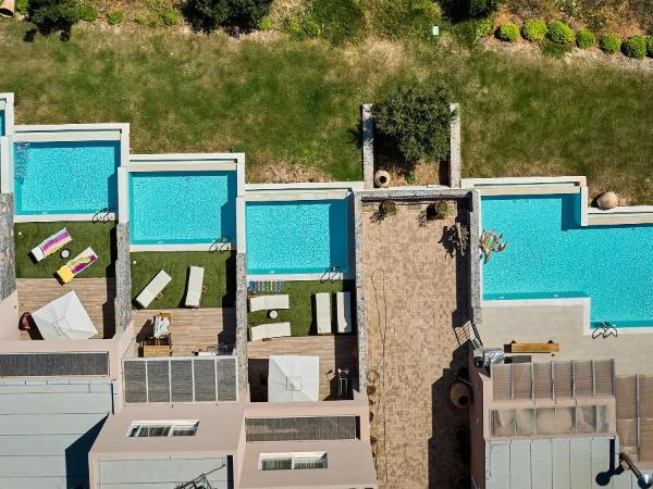 Marni Village : photo 1 de la chambre bungalow de luxe avec piscine à débordement privée