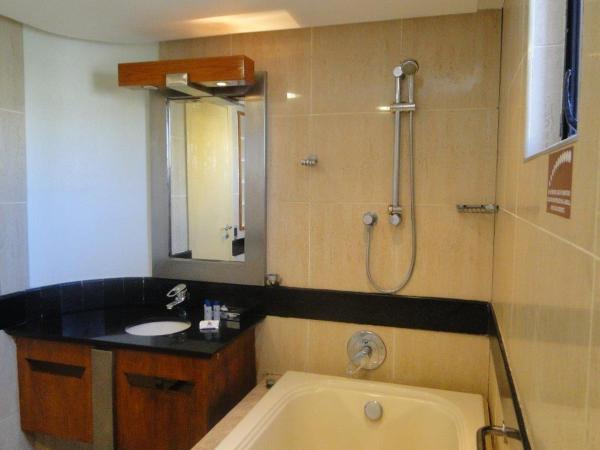 Plaza Praia Suítes : photo 6 de la chambre suite avec jacuzzi