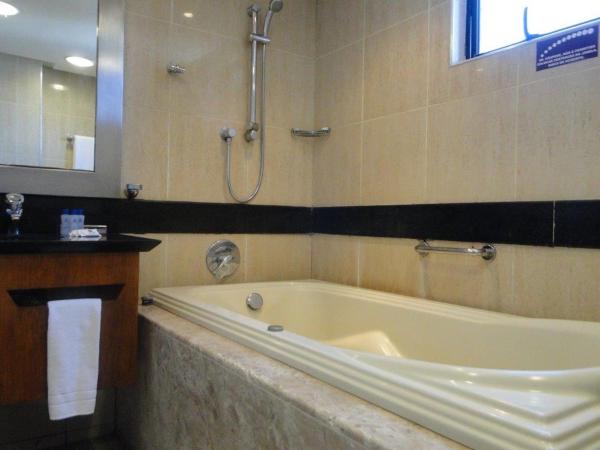 Plaza Praia Suítes : photo 7 de la chambre suite avec jacuzzi