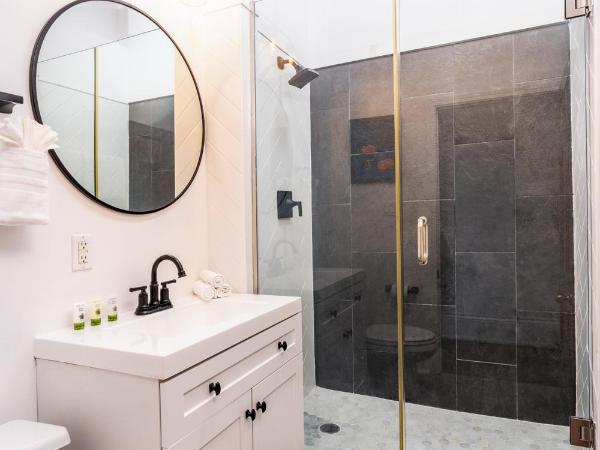 Saint Philip Residence : photo 2 de la chambre suite lit king-size avec balcon