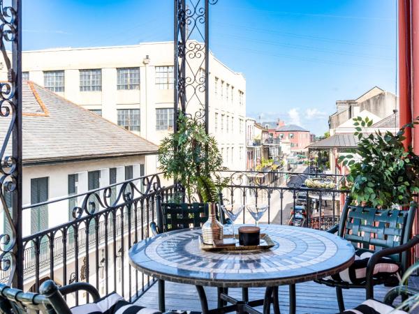 Saint Philip Residence : photo 7 de la chambre suite lit king-size avec balcon