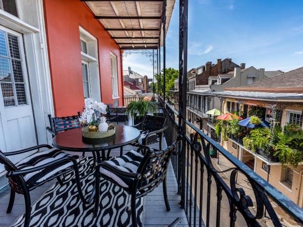 Saint Philip Residence : photo 5 de la chambre suite lit king-size avec balcon