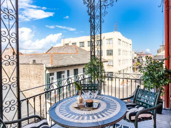 Saint Philip Residence : photo 3 de la chambre suite lit king-size avec balcon