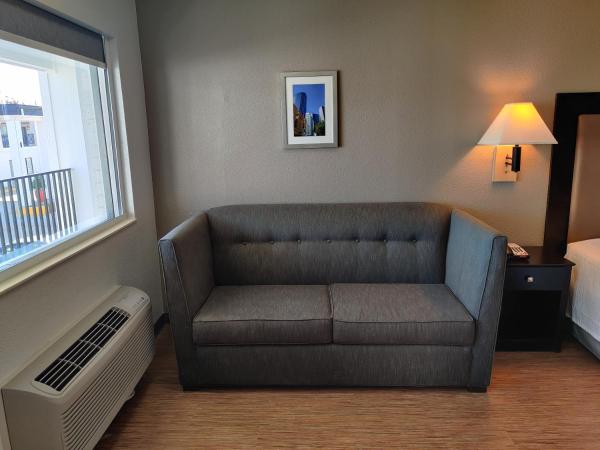 Red Roof Inn Houston - Jersey Village : photo 4 de la chambre chambre lit king-size de luxe - non-fumeurs