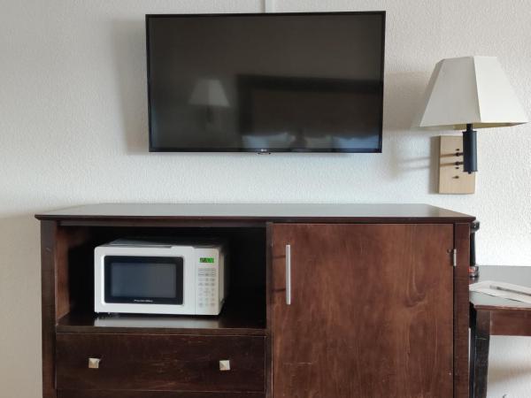 Red Roof Inn Houston - Jersey Village : photo 3 de la chambre chambre lit king-size de luxe - non-fumeurs