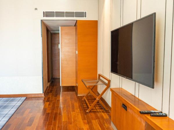 Hyatt Centric Janakpuri New Delhi : photo 3 de la chambre chambre lit king-size - vue sur piscine