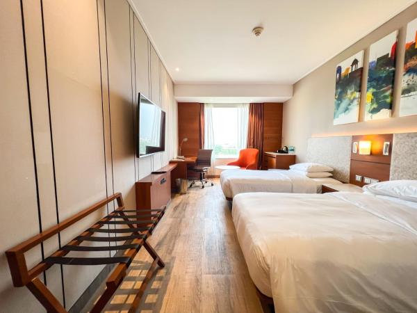 Hyatt Centric Janakpuri New Delhi : photo 6 de la chambre chambre lits jumeaux - vue sur piscine