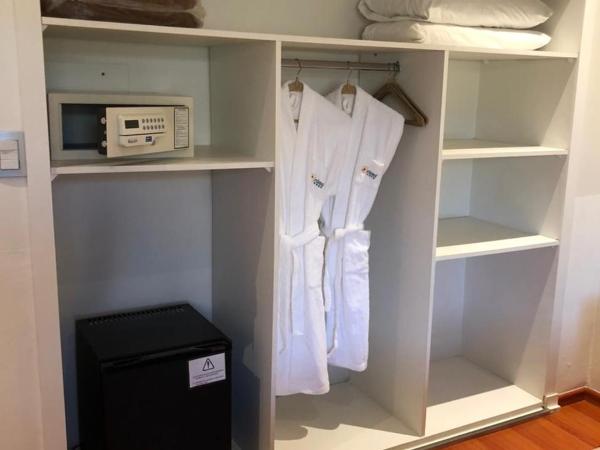 Bristol Hotel : photo 6 de la chambre habitaciÓn superior - 2 camas individuales - vista ciudad