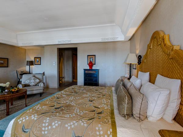 Le Riad Villa Blanche : photo 4 de la chambre suite junior exécutive avec cheminée et loggia
