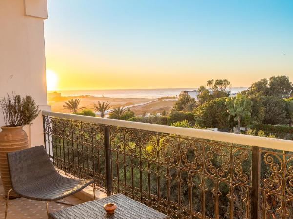 Le Riad Villa Blanche : photo 4 de la chambre chambre deluxe - vue latérale sur mer
