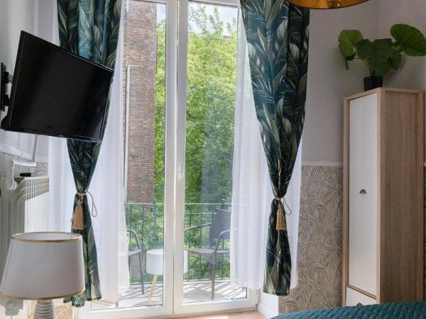 ClickTheFlat Aleje Jerozolimskie Center Apart Rooms : photo 1 de la chambre chambre double avec salle de bains commune