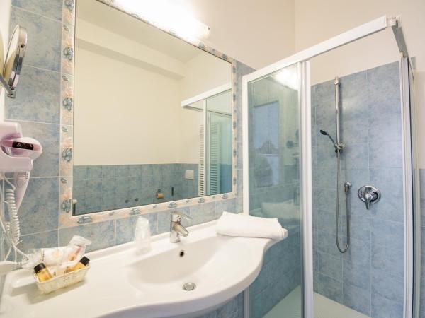 Residenza Due Torri check in presso HOTEL CENTRALE Vicolo Cattani 7 : photo 9 de la chambre chambre double ou lits jumeaux