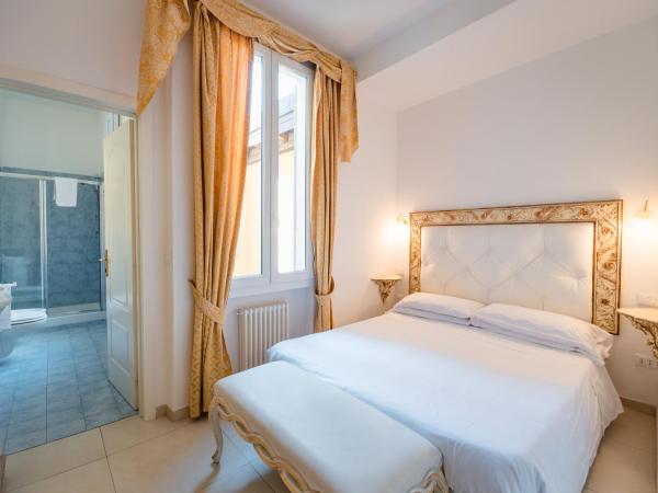 Residenza Due Torri check in presso HOTEL CENTRALE Vicolo Cattani 7 : photo 1 de la chambre chambre double ou lits jumeaux