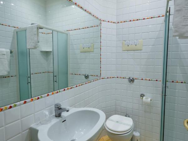 Residenza Due Torri check in presso HOTEL CENTRALE Vicolo Cattani 7 : photo 4 de la chambre chambre simple