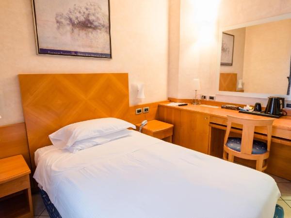 Hotel Centrale : photo 7 de la chambre chambre simple avec petit lit double.
