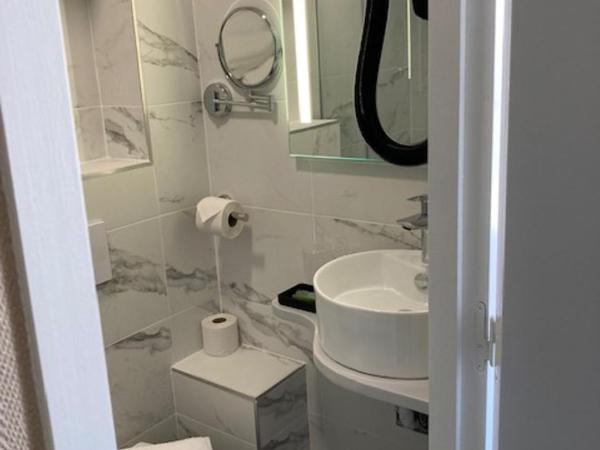 Hôtel Coeur De Loire : photo 6 de la chambre chambre double - vue sur rue