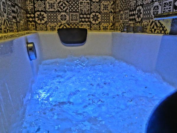 Cozy Rooms - BAÑERA HIDROMASAJE : photo 10 de la chambre suite avec jacuzzi