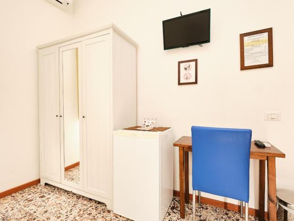 Affittacamere Il Pittoresco : photo 4 de la chambre chambre double ou lits jumeaux avec salle de bains privative