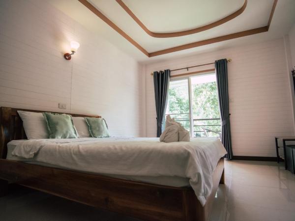 ชอว์ งาทอง รีสอร์ต Chor Ngar Thong Erawan Kanchanaburi : photo 3 de la chambre chambre double deluxe avec balcon
