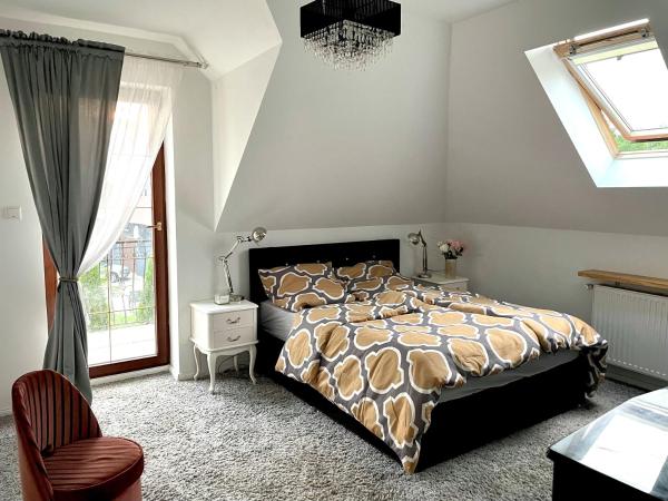 Hostel Wilanów : photo 9 de la chambre chambre double ou lits jumeaux avec balcon