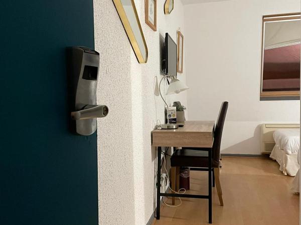 Hôtel le Thurot : photo 3 de la chambre chambre triple avec salle de bains privative