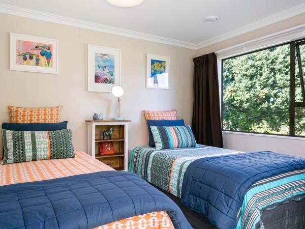 Lupin Lodge Bed & Breakfast : photo 3 de la chambre chambre lits jumeaux avec terrasse