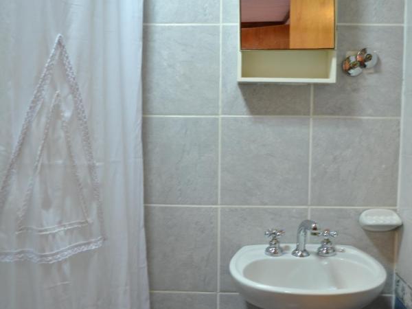 Bla Guest House : photo 3 de la chambre lit simple en dortoir avec salle de bains privative 