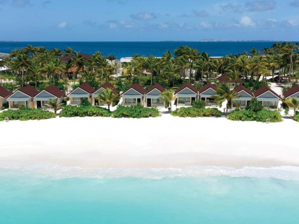 OBLU XPERIENCE Ailafushi - All Inclusive with Free Transfers : photo 6 de la chambre villa de plage