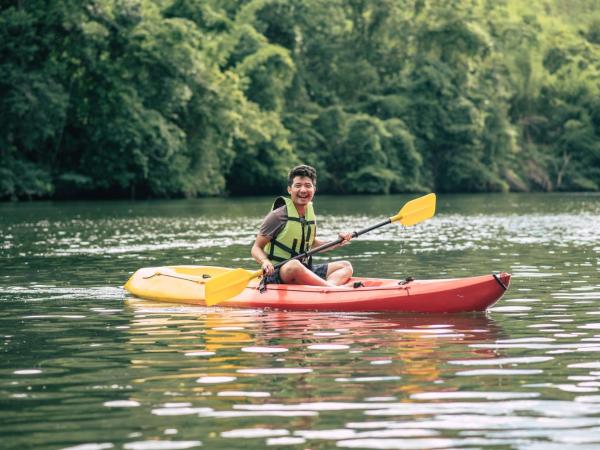 ชอว์ งาทอง รีสอร์ต Chor Ngar Thong Erawan Kanchanaburi : photo 6 de la chambre chambre lits jumeaux spacieuse