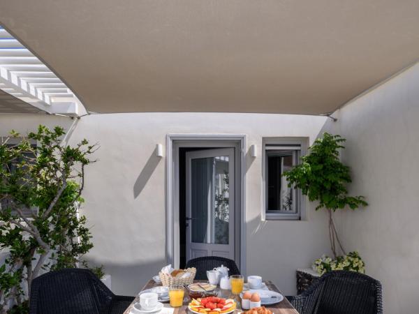 Strogili : photo 9 de la chambre chambre supérieure - vue sur caldeira (3 adultes)