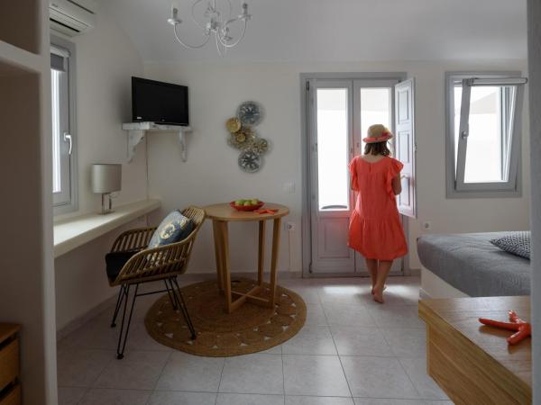 Strogili : photo 3 de la chambre chambre double supérieure avec balcon - vue sur la caldeira