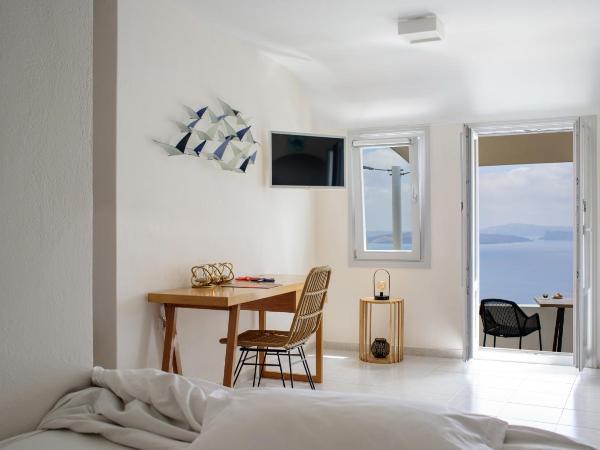 Strogili : photo 4 de la chambre chambre double supérieure avec balcon - vue sur la caldeira