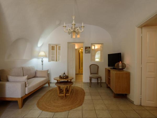 Strogili : photo 3 de la chambre villa troglodyte familiale 2 chambres - vue sur caldeira (5 adultes)